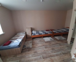 Кровать в 3-местном общем номере в Кызыл Яр