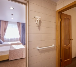 Двухкомнатный двухместный номер для гостей с ограниченными возможностями в Дружба