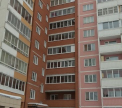 Пятиместные апартаменты с балконом и с видом на город в Квартира Калина на Машиностроителей