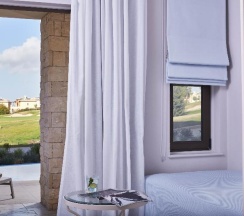 Семейный номер Standard в Aphrodite Hills Hotel
