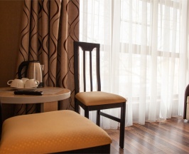 Трехместный улучшенный номер комфорт с балконом в LaManсhe