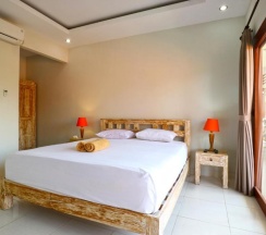 Двухместный номер Deluxe с видом на сад двуспальная кровать в Avisara Villa & Guest House