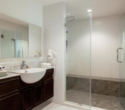 Четырёхместный люкс семейный с 2 комнатами в Thavorn Palm Beach Resort Phuket