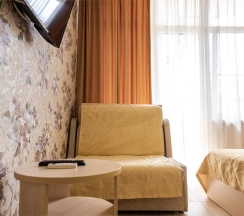 Трехместный номер Комфорт с балконом в Сюзэн