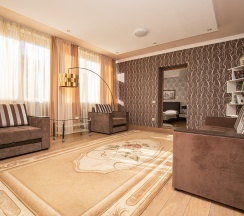 Люкс 3-х комнатный с кухней и балконом 4-х местный в Жемчуг