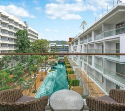 Двухместный номер Premier с балконом двуспальная кровать в Andaman Embrace Patong