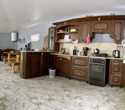 Коттедж с красивым видом из окна в Александрия