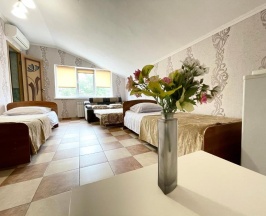 Четырёхместный номер Classic с видом на горы в Апельсин