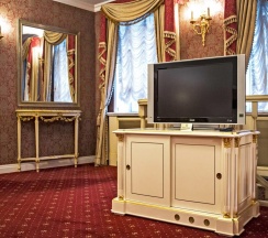 Двухэтажный номер в Taleon Imperial Hotel