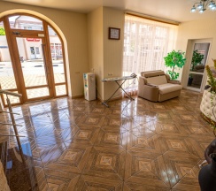 Семейный номер, второй этаж(двуспальная кровать и диван) в Ленивый тюлень