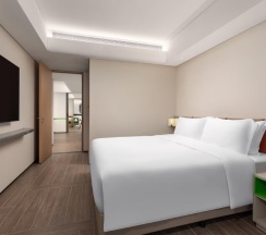 Четырёхместный люкс с 2 комнатами в Holiday Inn Resort Sanya Bay by IHG