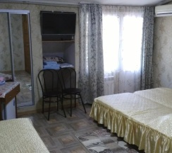 Трёхместный номер Comfort с балконом в Майский