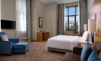 Двухместный room Deluxe двуспальная кровать в Отель DoubleTree by Hilton Almaty