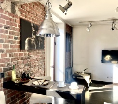 Двухместные апартаменты с 2 комнатами с балконом и с красивым видом из окна двуспальная кровать в Апартаменты InterLoft 6 Old Town Free Parking Wi-Fi 100/50 Smart TV