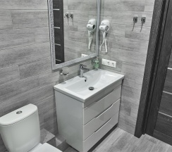 Двухместный стандарт с двуспальной кроватью (6) в July hotel