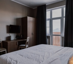 Двухместный номер комфорт с балконом и видом на горы в Ays Design Hotel