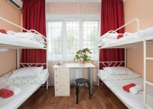 Кровать в общем номере (женский номер) в FM Hostel