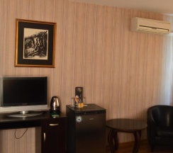 Полулюкс Deluxe в Bon Bon Hotel