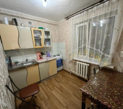 Квартира в Апартаменты на 10-й микрорайон, 3