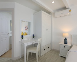 Номер Deluxe с балконом и с видом на сад в Kata White Villas