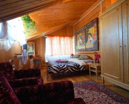 Коттедж с 3 комнатами с красивым видом из окна в Дом на Волге