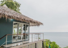 Коттедж Deluxe с балконом и beachfront в Koh Jum Resort