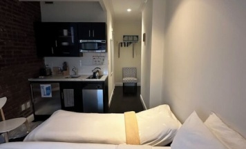 Номер Deluxe в East Village Hotel