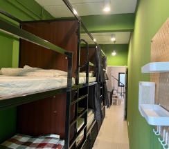 Кровать в общем номере (женский номер) с балконом в Hostel El biografo