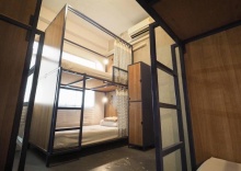 Кровать в общем номере в I-Sleep Silom Hostel