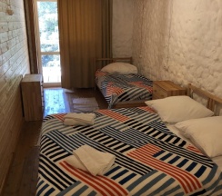 Коттедж с балконом и с красивым видом из окна в Events place