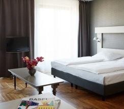 M Apartment With Sofa в Hotel Amano Rooms & Apartments