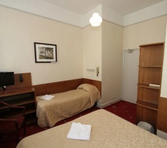Трёхместный люкс в The Ridgemount Hotel