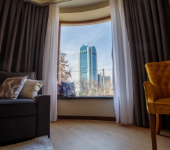 Двухместный люкс с видом на город двуспальная кровать в Navruz Hotel Tashkent