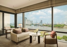 Двухместный номер Premier with river view двуспальная кровать в Capella Bangkok