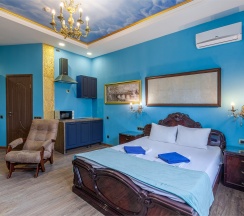 102 - Business Suit с натуральным камином, бесплатная стоянка в House on Potapova