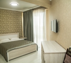 Полулюкс семейный с балконом и с видом на внутренний двор в Гега