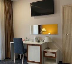 Номер полулюкс улучшенный с 1 двуспальной кроватью в Кремниевы термы