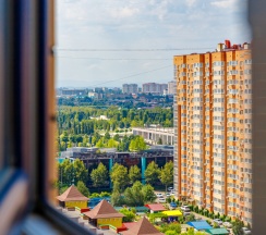Четырёхместные апартаменты с балконом и с красивым видом из окна в Квартира Место.Осень