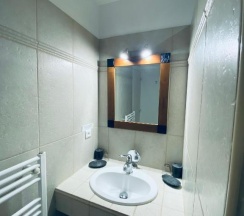 Двухместный номер Charm with Patio двуспальная кровать в Le Jas de Joucas