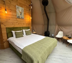 Сфера с террасой и камином в Клевер