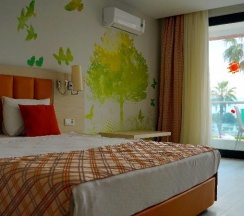 Семейный номер Superior с балконом в Club Aqua Plaza