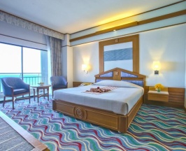 Двухместный номер Executive с видом на море двуспальная кровать в Asia Cha Am Hotel