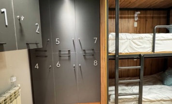 Кровать в общем номере (мужской номер) в Navi Hostel