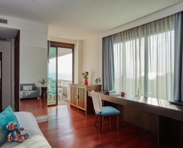 Мини люкс с балконом и с видом на море в Loligo Resort Hua Hin