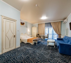 Семейный номер с балконом в Dvin