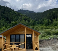 Четырёхместный коттедж в  Изумруд