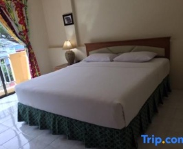 Двухместный номер Standard с видом на море двуспальная кровать в Kata Sun Beach Hotel