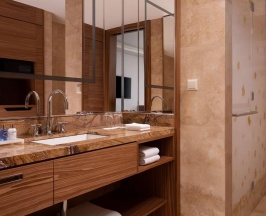 Номер стандарт с 1 двуспальной кроватью в Radisson Blu Olympiyskiy Hotel Moscow