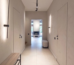 Семейный коттедж с балконом и с красивым видом из окна в Калайчев двор