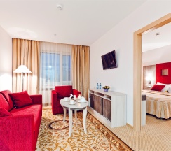 De Luxe в East Gate Hotel